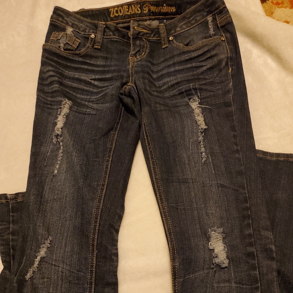 Distressed skinny jeans